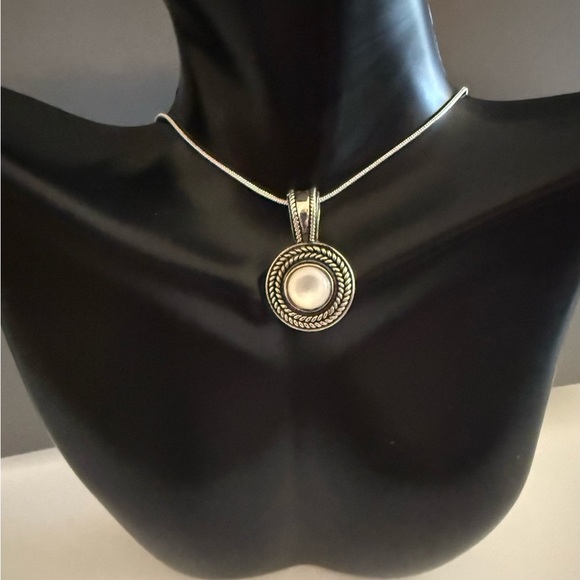 Mother of Pearl Sterling Silver SA Thailand Pendant SIGNED Sterling Plate Chain - Picture 6 of 6